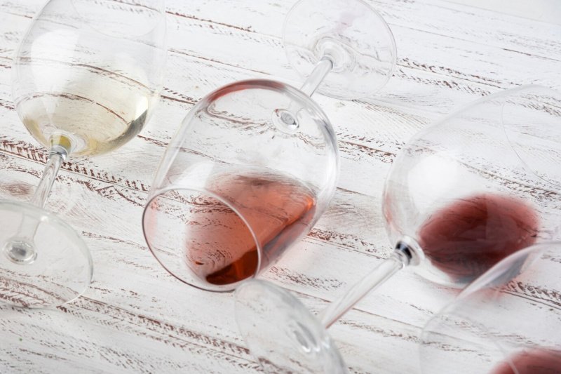 Вино с минералкой - как и зачем разбавляют вино