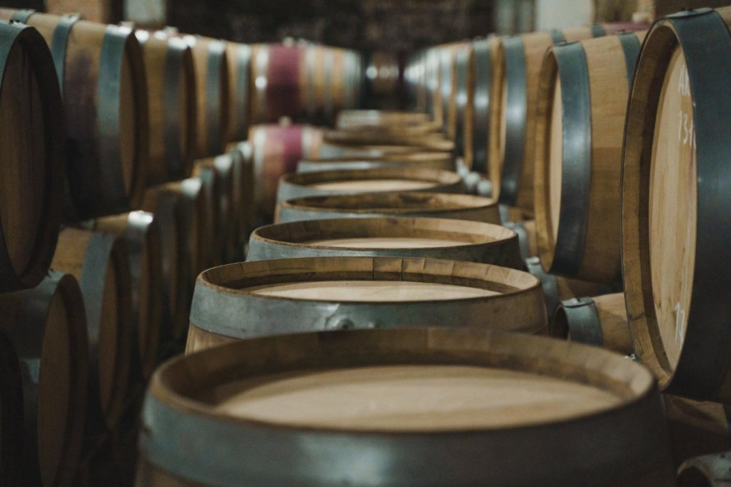 Выдержка в бочке – для чего она и как она отражается на вине?