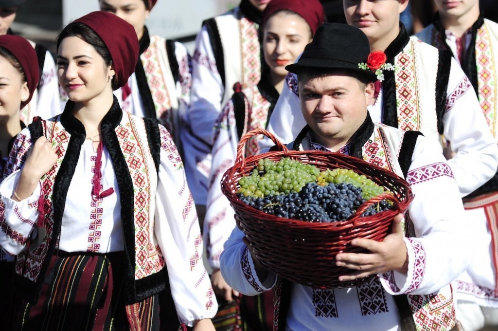 2 октября - Национальный день вина в Молдавии. Рассказываем про виноделие страны