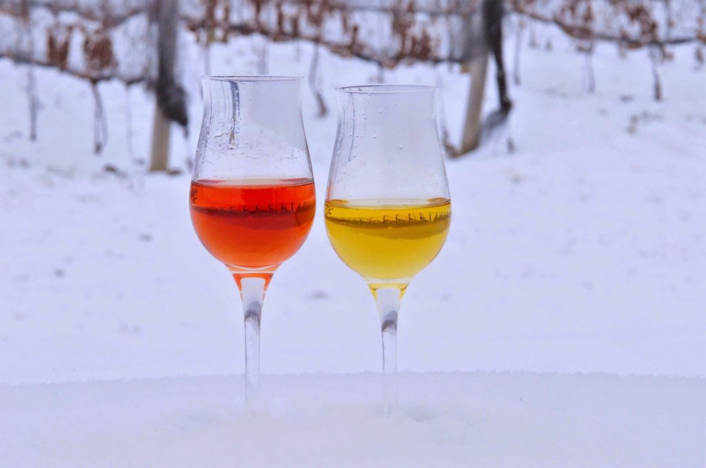 Айсвайн содержит от 7 до 12% алкоголя и 160-320 грамм сахара на литр вина