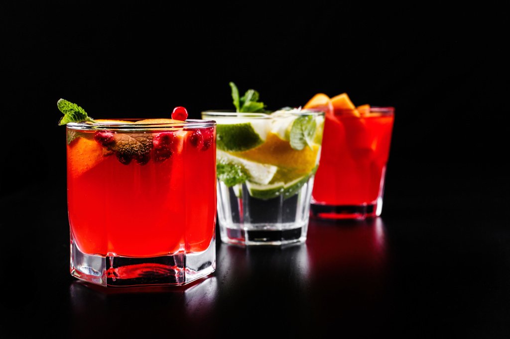 delicious-mojito-rum-cola-blood-orange-vodka-cocktails-served-with-fruit.jpg