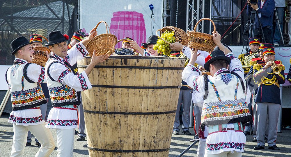 Ежегодно в Молдавии в первые выходные октября отмечается Национальный день вина.